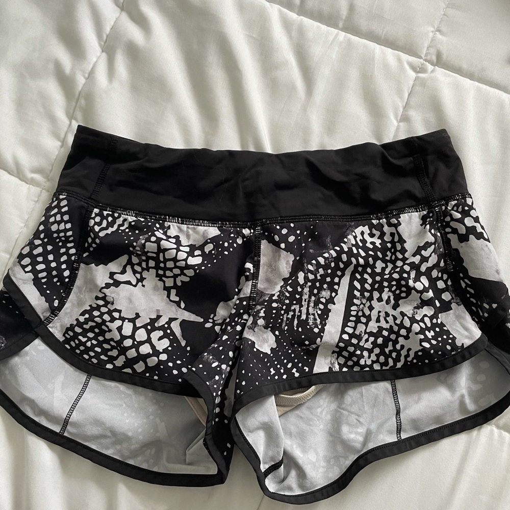 Lululemon Speed up 2.5” shorts